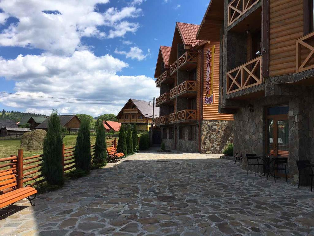 Karpatski Zori Hotel 布克维 外观 照片